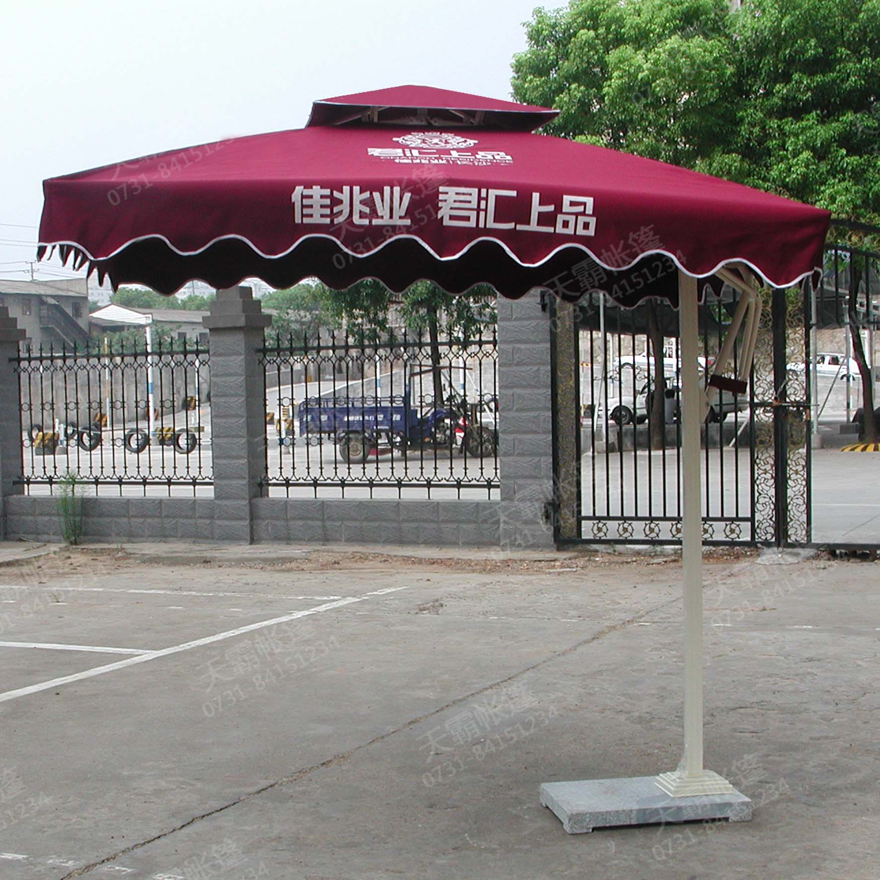 方形側(cè)立傘