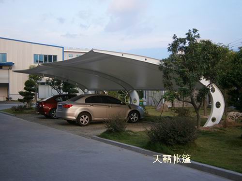 膜結(jié)構(gòu)停車棚——-為您的愛車找個(gè)遮陽擋雨的好港灣吧