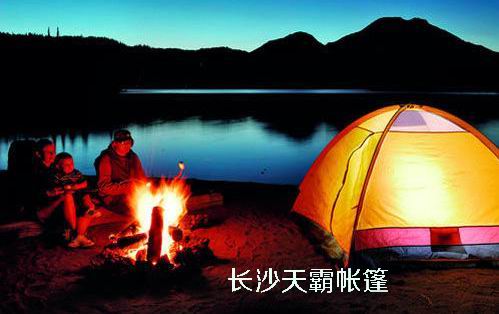 教你怎樣在露營中搭建一個溫暖的篝火